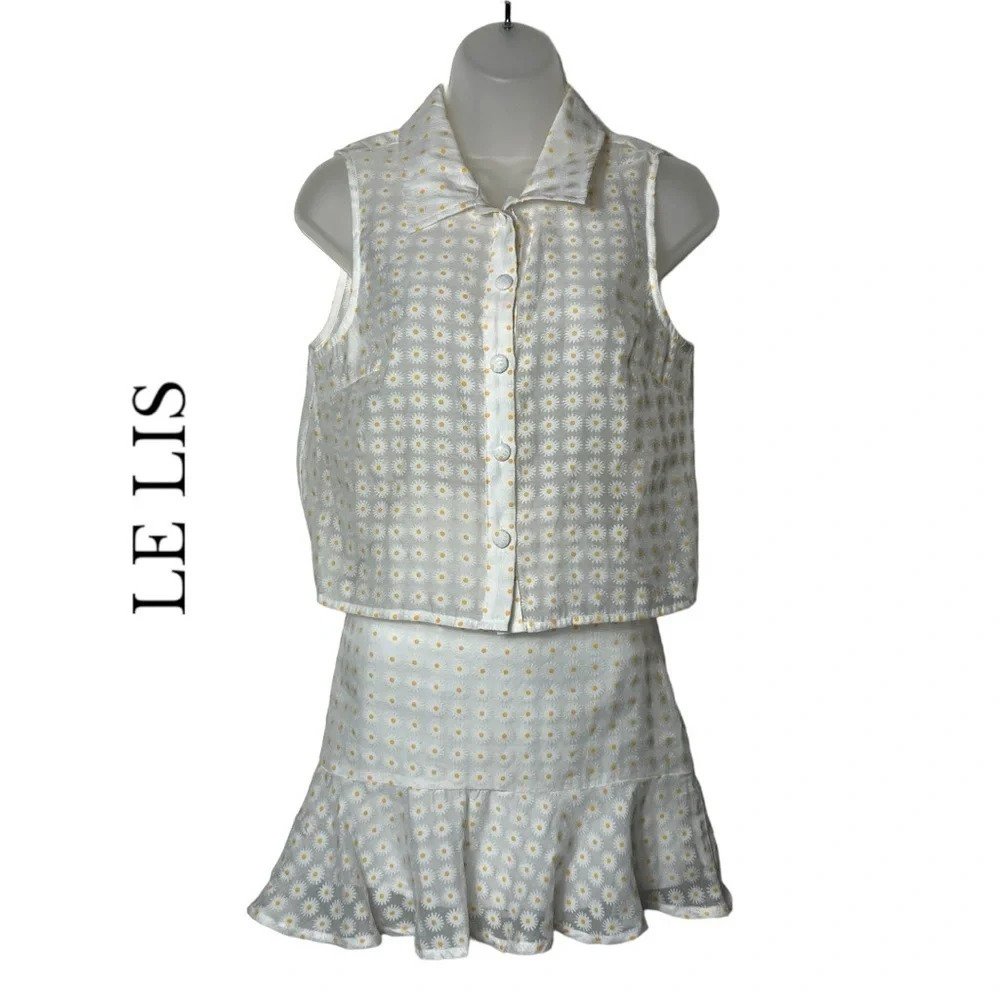 1724. LE LIS SLEEVELESS SHEER TOP AND A MINI LENGTH SKIRT SET SIZE SMALL FLOWERS